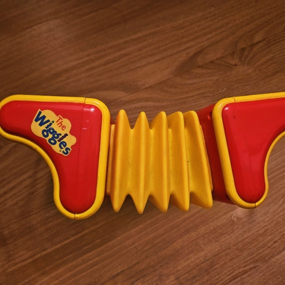 The Wiggles Musical Singing Play Accordion - Picture 6 of 7